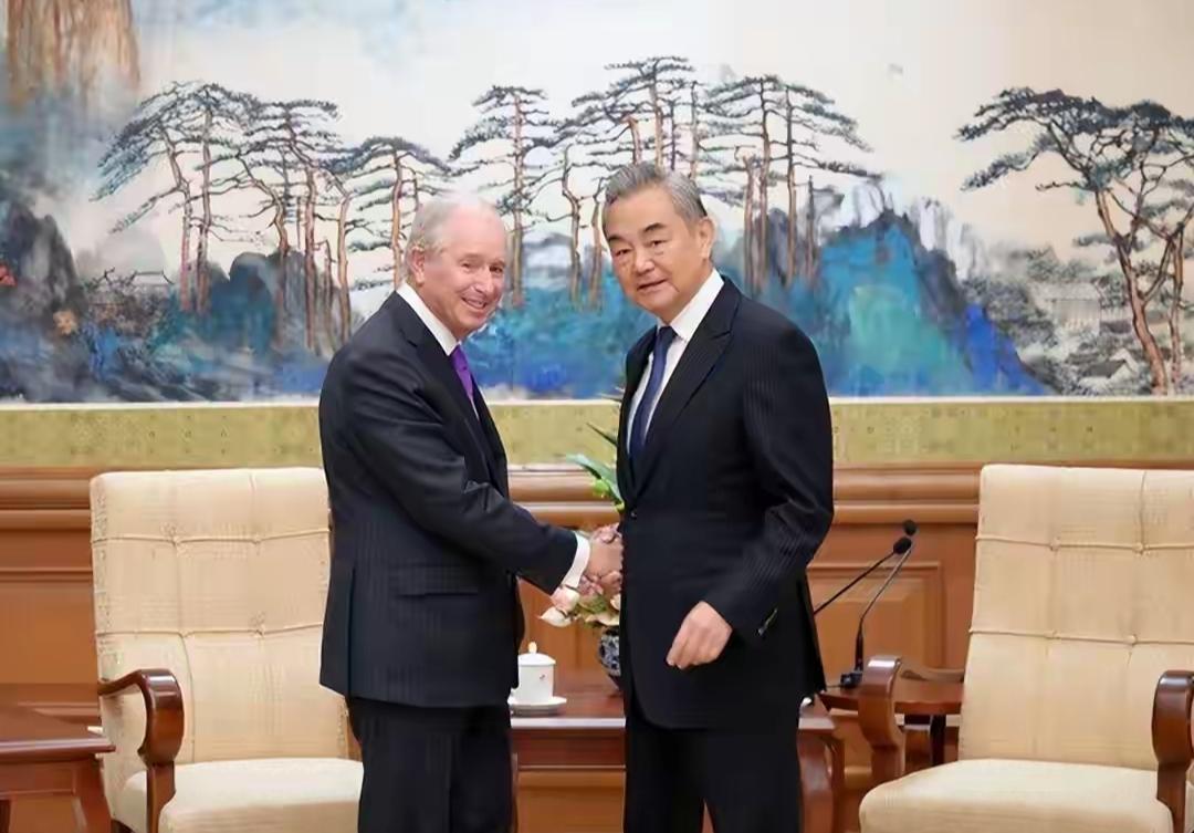 特朗普牌打烂了！🤯中方反招招致命！美国幕后大佬坐不住了，亲自跑来中国谈！