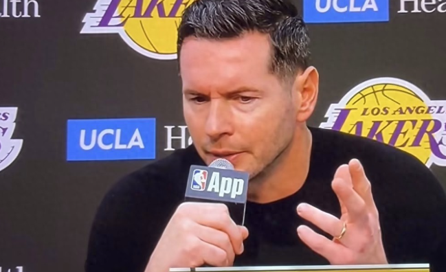 雷迪克后直接开炮詹姆斯和范德彪？什么詹姆斯不该罚球，还有第四节最后不让范德彪