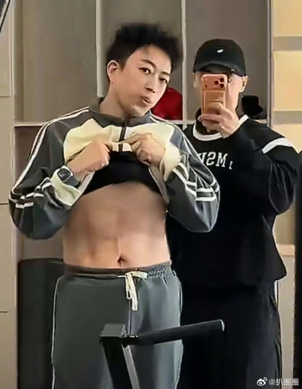 谁要看于正腹肌啊～