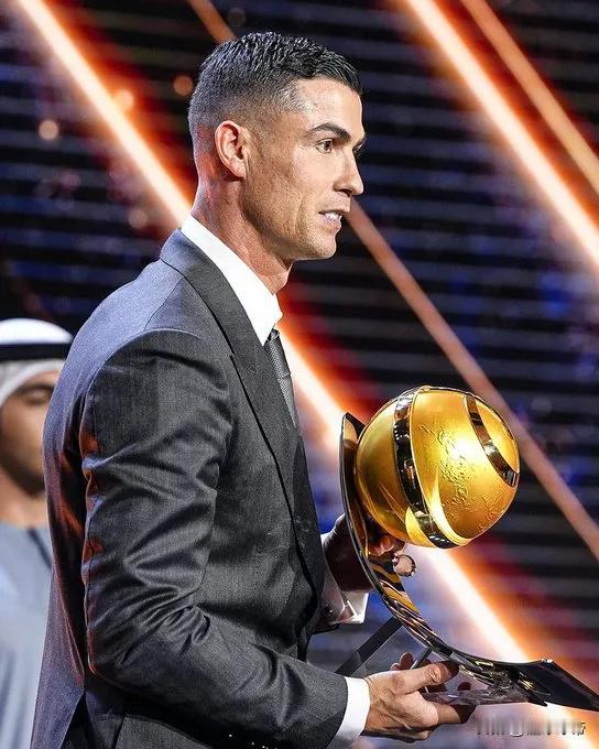 中东之王，C罗连续三年荣获环足奖年度最佳中东球员!在今天凌晨举行的2025年