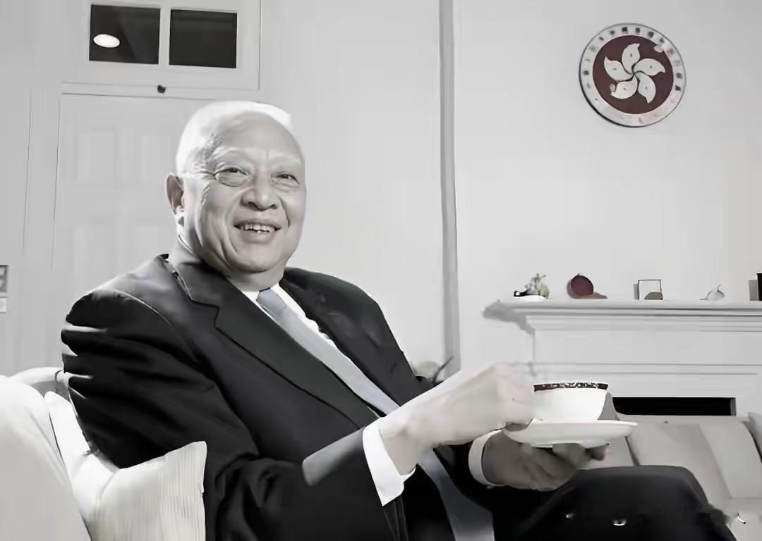 悼念中国香港特别行政区首任行政长官董建华～董毓伟巨舶曾经济远溟，香江启治荷新挺。孤怀秉义安危局，峻节