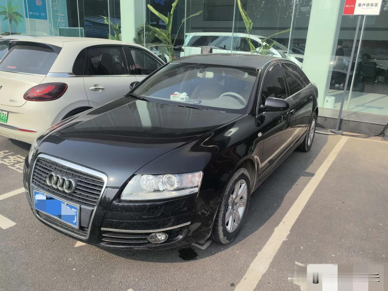 2006年的奥迪A6L报废可惜吗？今天车主来4S店里提新车，准备把这辆奥迪报废