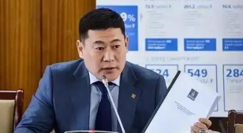 蒙古国乱成一团，反华到底图啥？蒙古国首都乌兰巴托的街头又闹起来了，这回依旧是熟悉