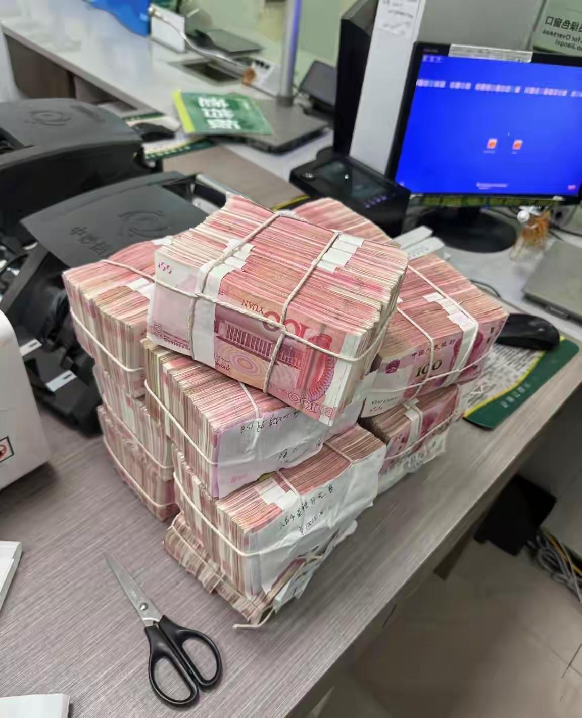 普通人需存多少钱才能靠利息过上闲适生活这取决于个人期望的生活品质当前银行存