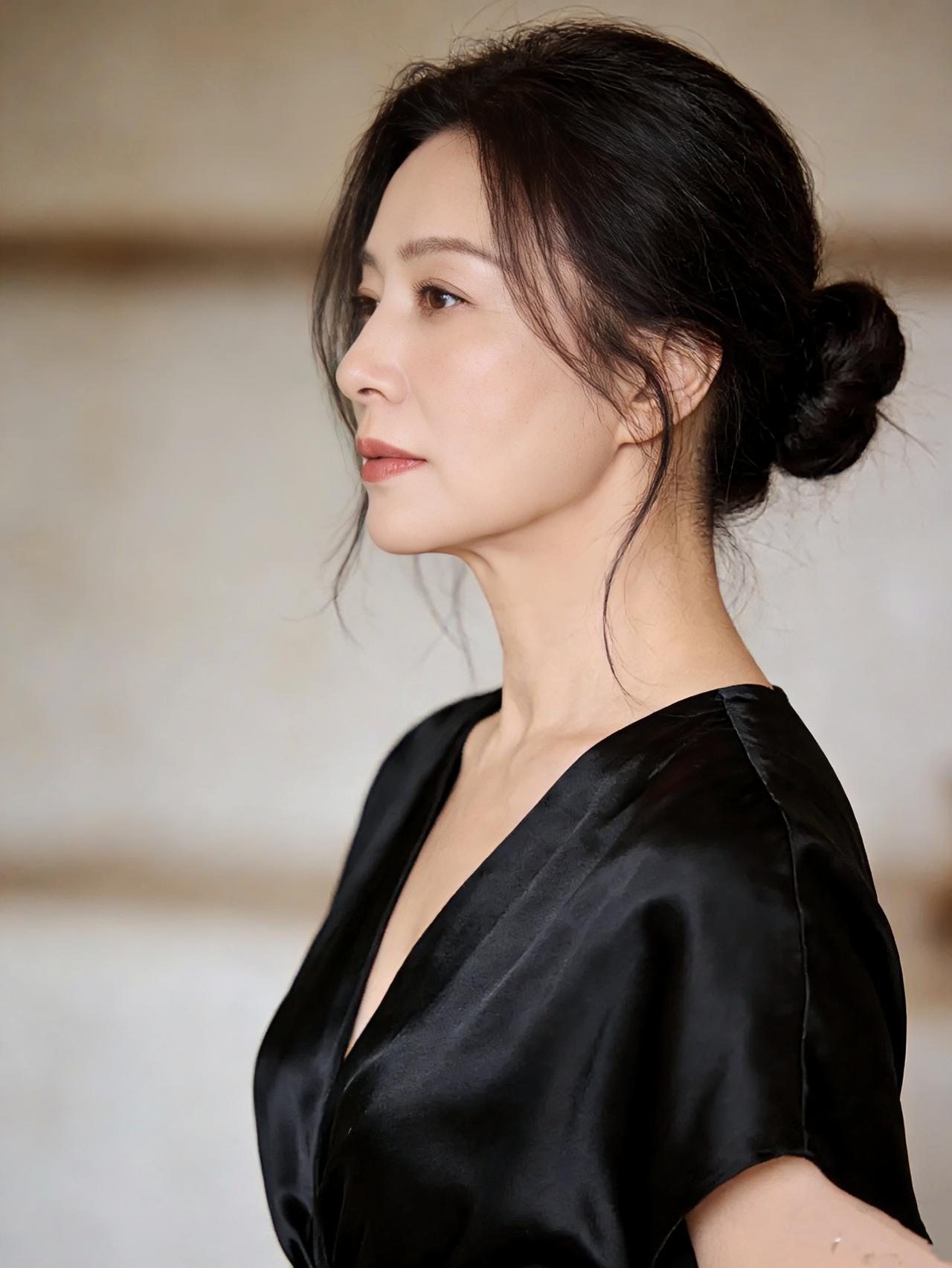 灵魂有光的女人，自带高级感真正内心强大的女人，从不爱倾诉、不搞内耗。待人