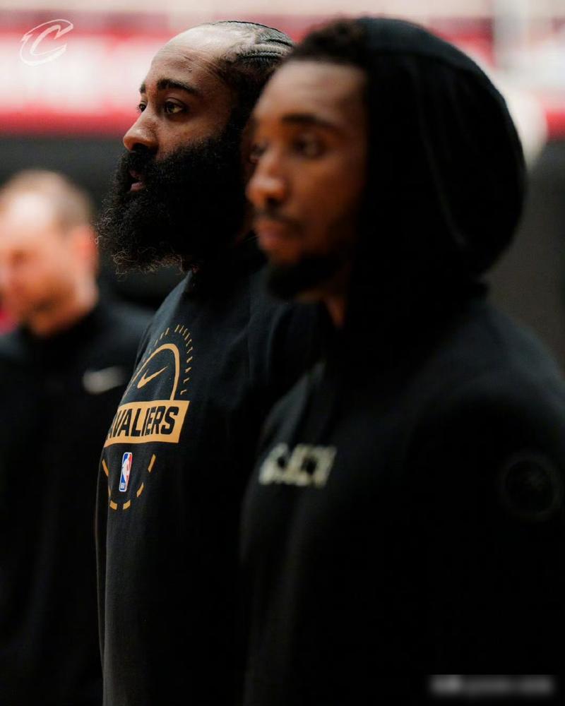 别再吹骑士队老谋深算了，这哪是下棋，这是挖坑把自己埋了。我告诉你骑士的算盘。