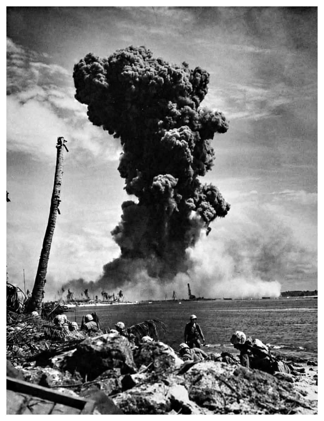 飞扬军事"灾难性的误判爆炸"——1944年2月1日，夸贾林环礁战役期间，美军海