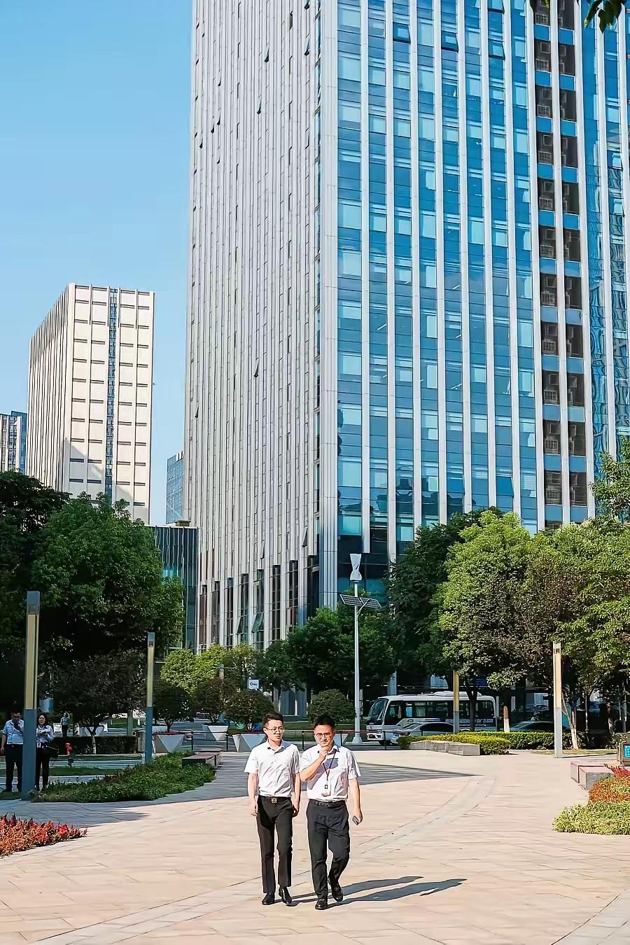 家人们，谁懂啊！宁波大学举办外籍专场招聘会，本来是件值得称赞的事情，却遭到本地毕