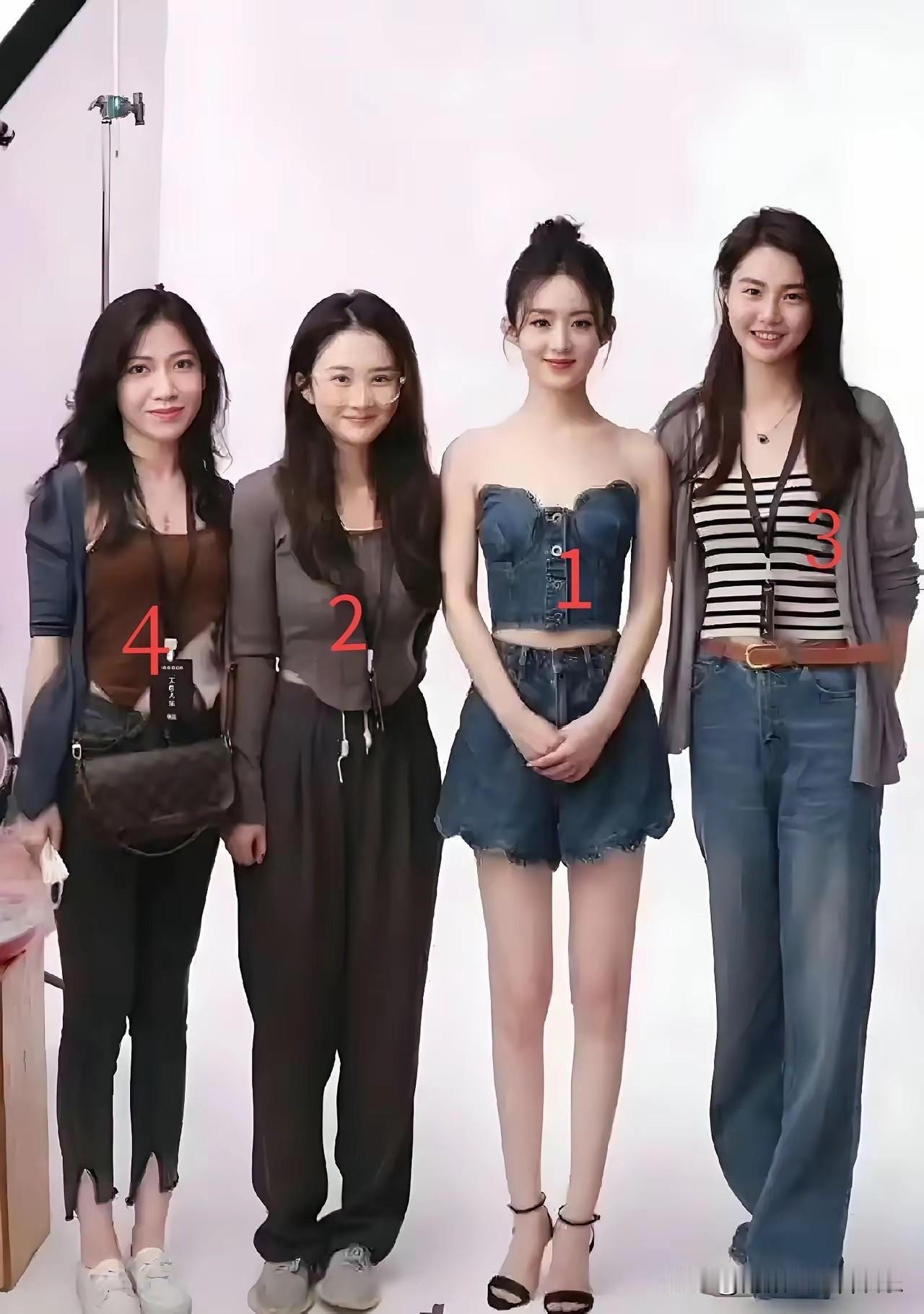 老天呐，赵丽颖那么瘦的吗？白瞎我看了十几年电视！[捂脸哭][捂脸哭]