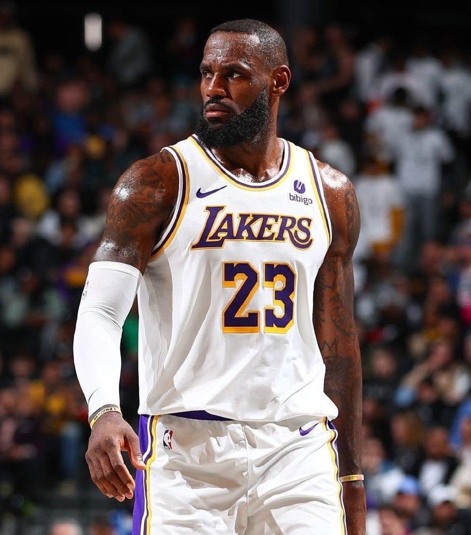 太给力了！湖人队135-118快船队，看看湖人队球员数据，谁是赢球功臣！詹