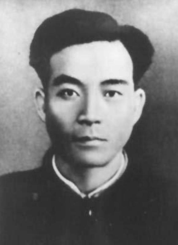 1950年的春节，焦裕禄回家探亲，他到处找不到妻子，母亲惋惜地说：你妻子改嫁了，
