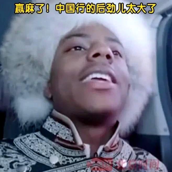 他对着镜头提起卤鹅哥那一刻，整个互联网都在喊疼。蒙古高原的冷风在直播间呼