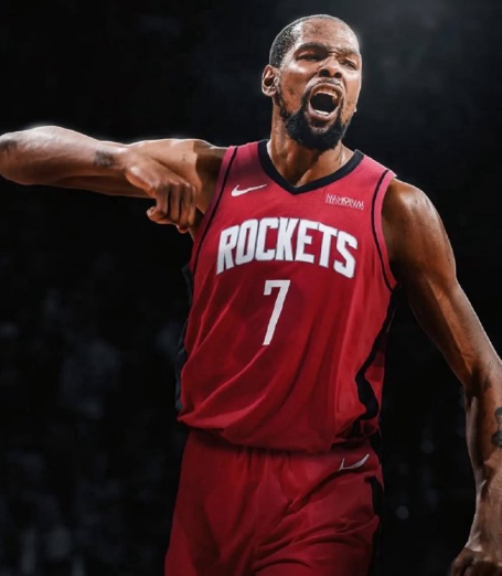 杜兰特打的什么玩意，输鹈鹕那场就看出来了，队友传球给不到他就闹情绪，结果上一场最