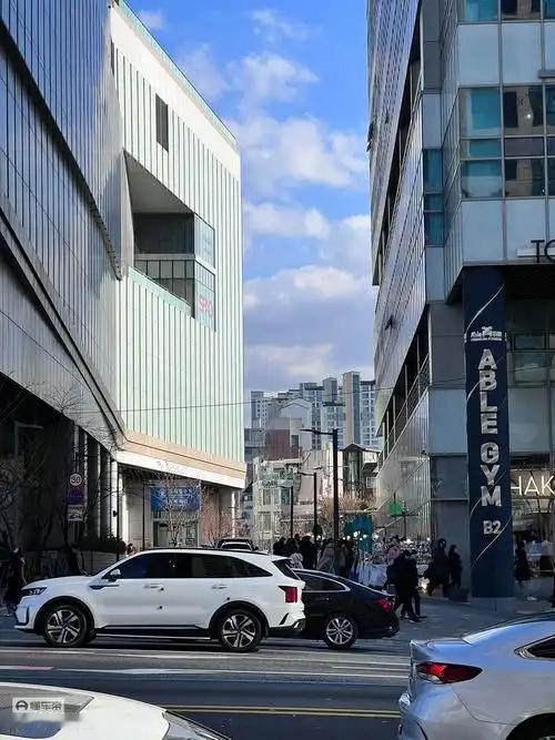 月薪两万在韩国能过什么日子？朋友租个不到20平的单间要五千，吃碗炸酱面六十，买瓶
