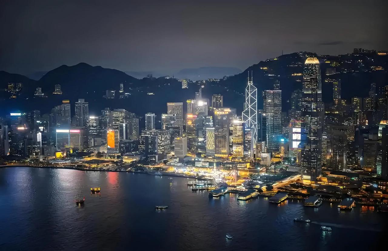 中国夜景最美的十大城市：光与城的交响诗当白日的喧嚣褪去，华灯初上，中国的城市