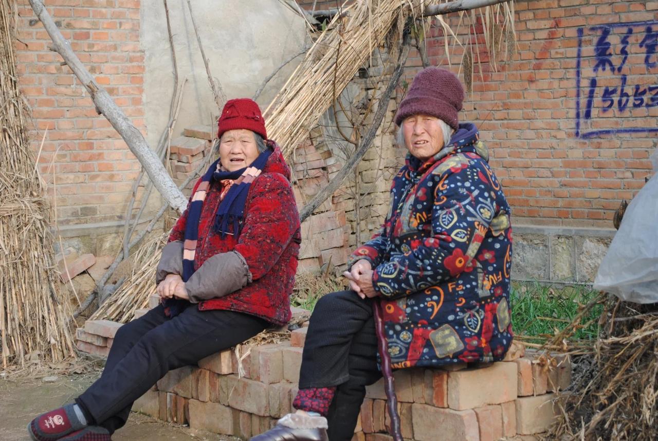 我今年60才明白：晒太阳出汗，跟跑步出汗真不是一回事！我以前可犟了，总觉得