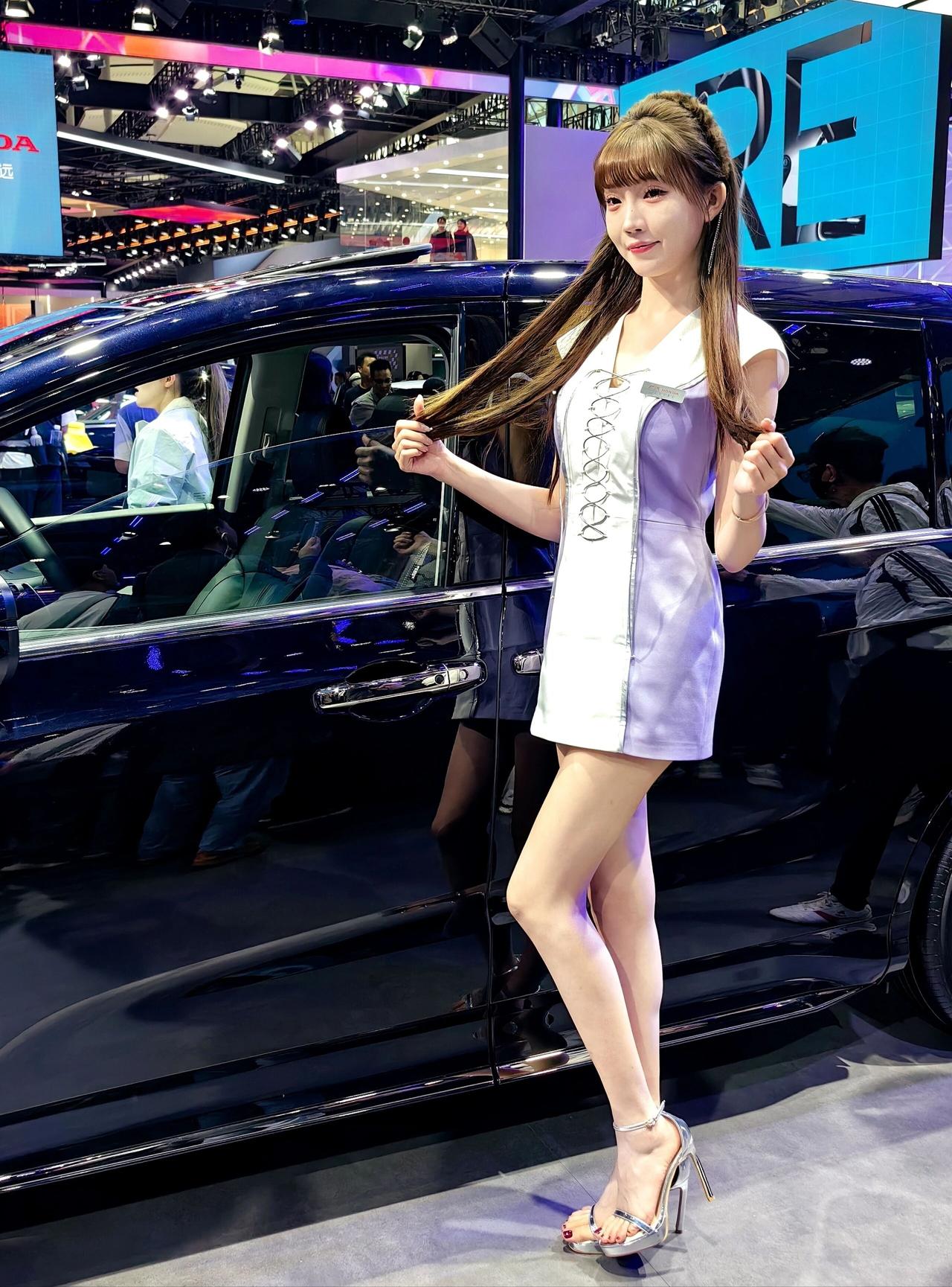 车展车模小姐姐分享想娶个车模，要多少钱车展车模收入高吗