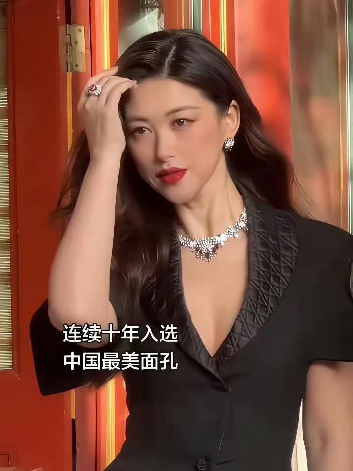 法拉利总裁喜欢朱珠，意大利富豪也喜欢她，朱珠的魅力是由内而外的，自信大气的美。