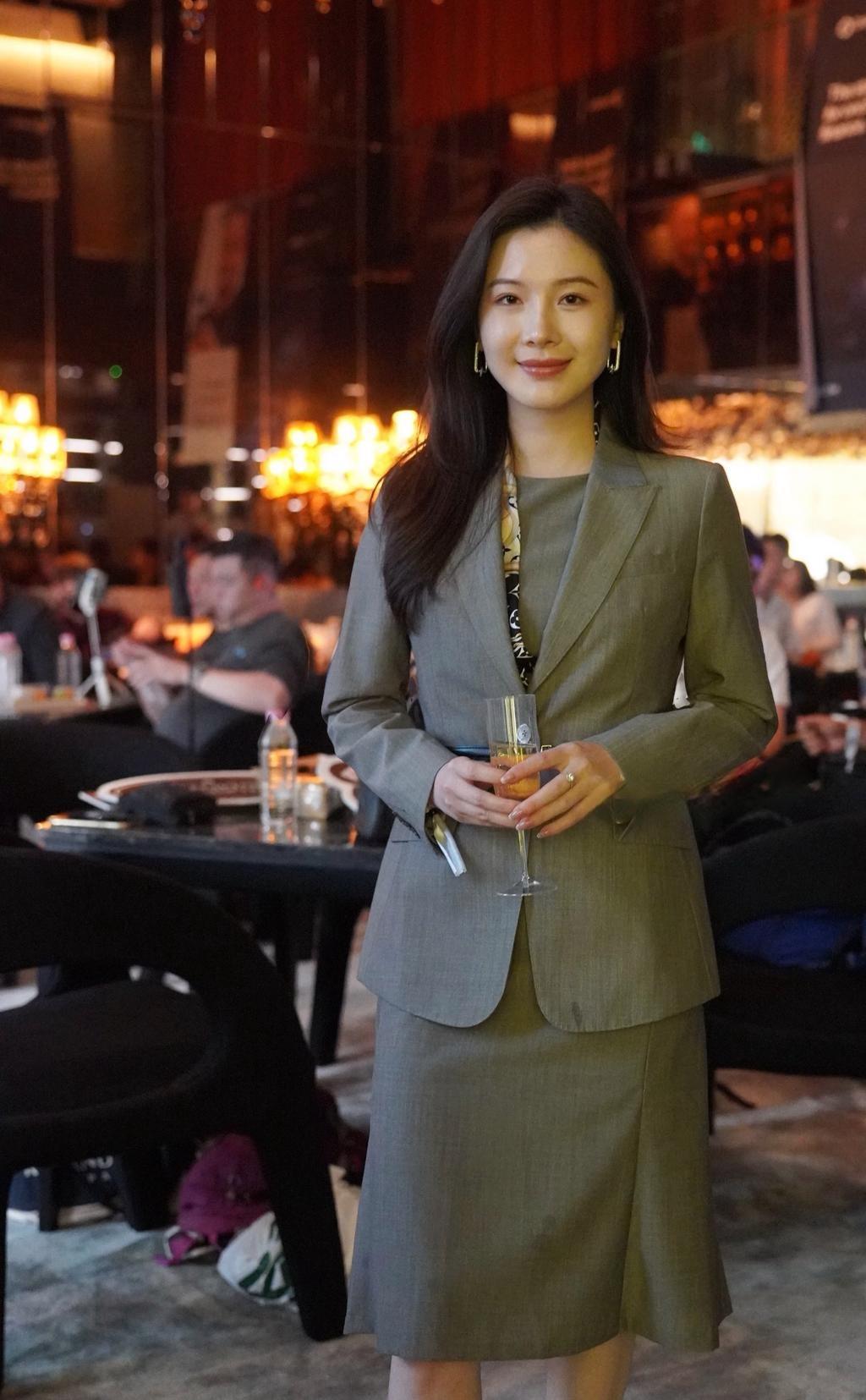 一颦一笑皆动人！