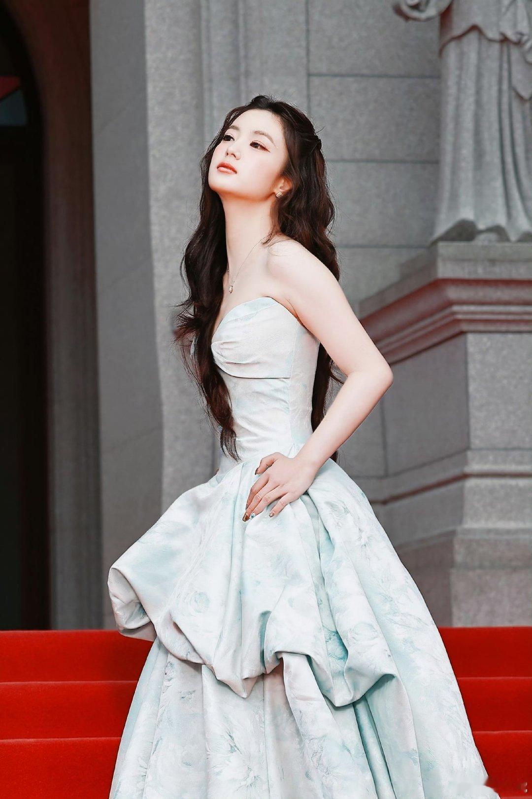 文荣奖红毯张雅钦赵晴同框，女明星真的百花齐放[捂眼睛][捂眼睛][捂眼睛]各有各的美