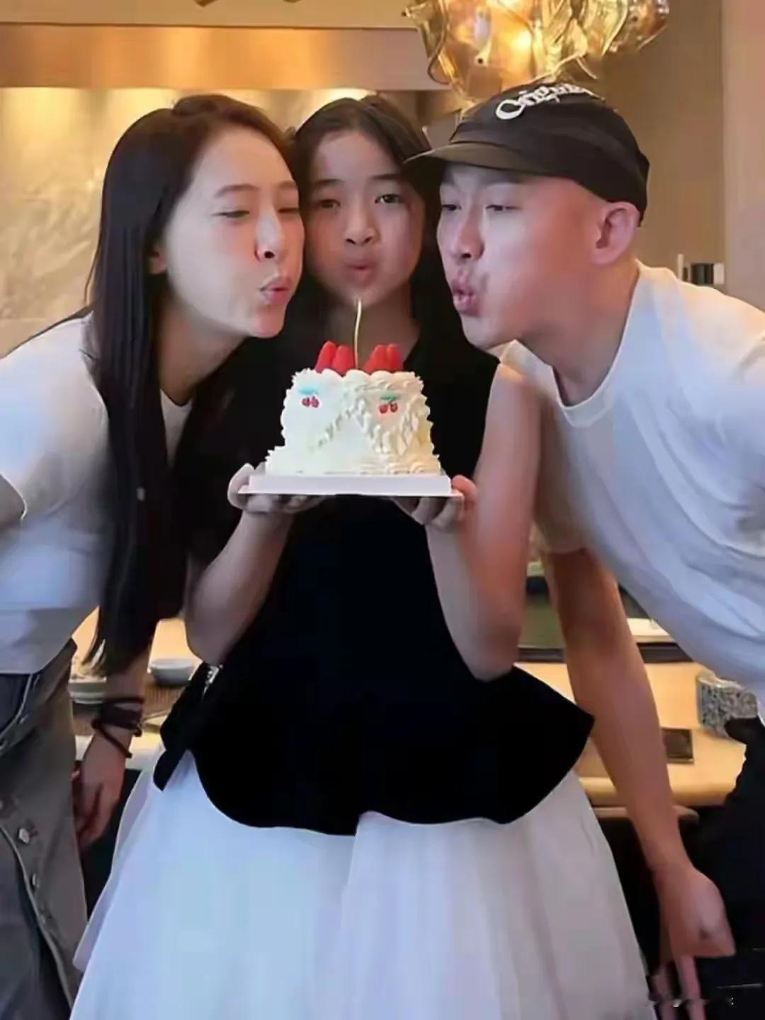 聂远携女儿天天拍摄大片，11岁的天天已然出落得亭亭玉立，身高竟超160cm，让人