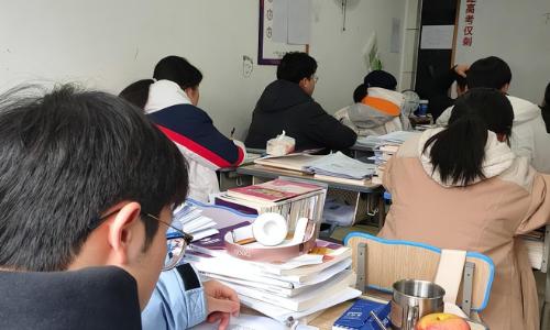 高考迎来坏消息，近200万考生“本科名额”可能会被挤掉？ 2025年高考报名