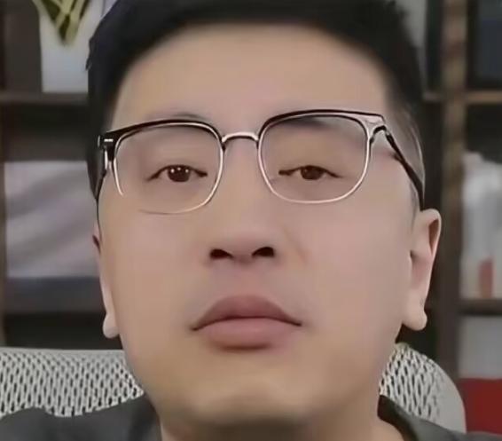 好奇查了下张雪峰的出身。不查不知道，一查才知道，我们都想错了。他根本不是什么