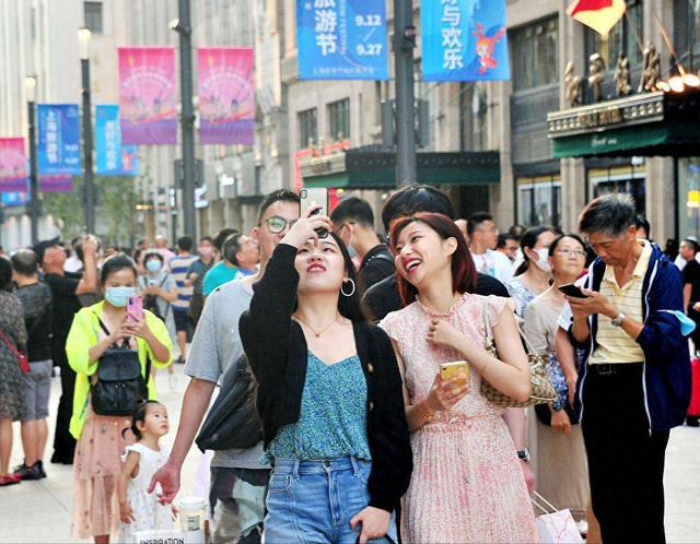 今年五一有四大反常现象,除了人多外,还有一个现象令人担忧