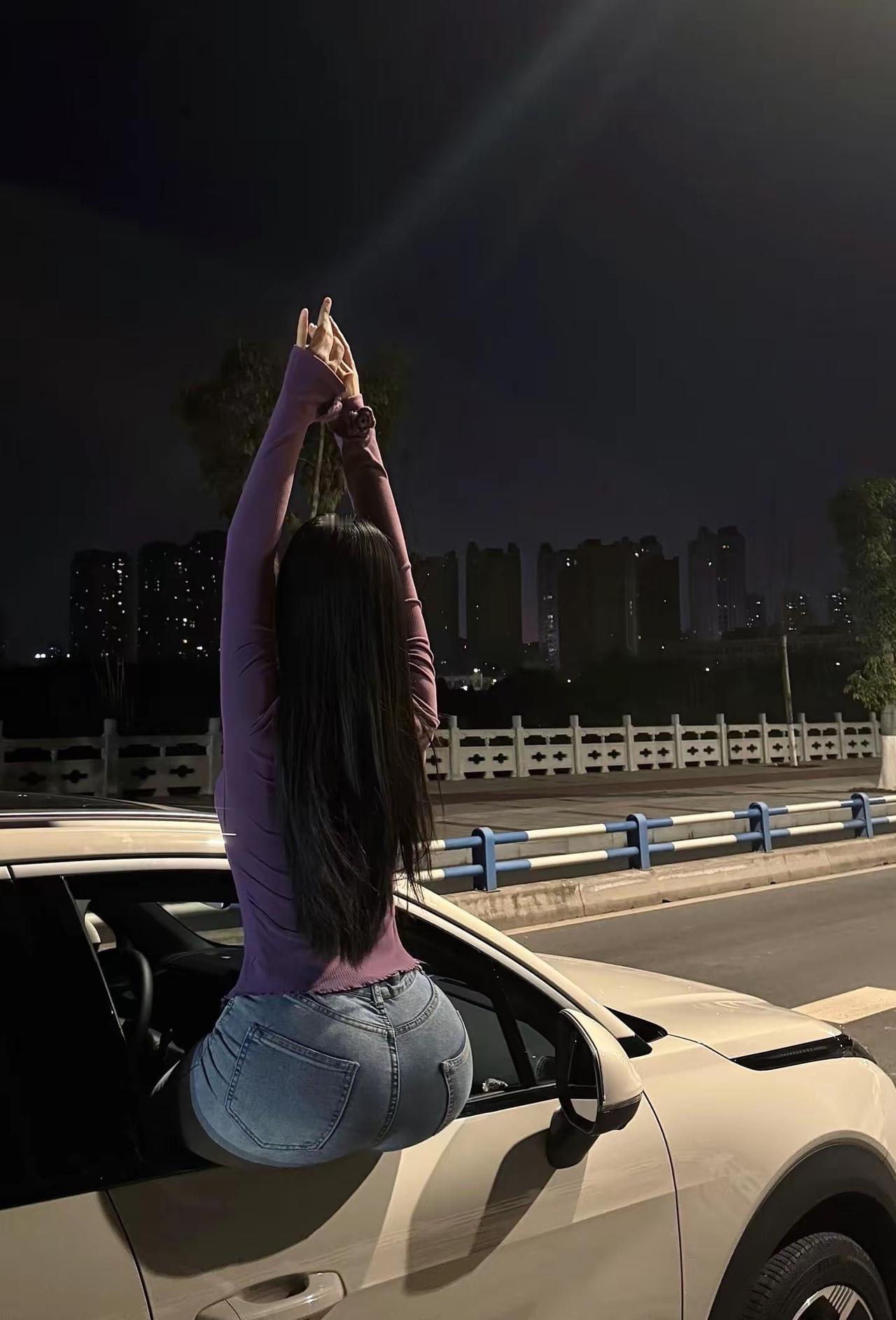 水瓶座♒️2月15日至2月21日运势情人节所在的这一周，你的爱情生活或许会迈