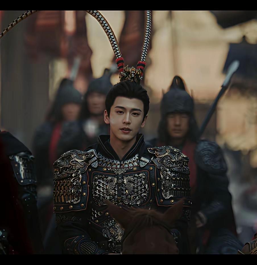 四十年前，唐国强被批奶油小生，他说你既然享受被捧也要接受被骂，这都很正常，他用高