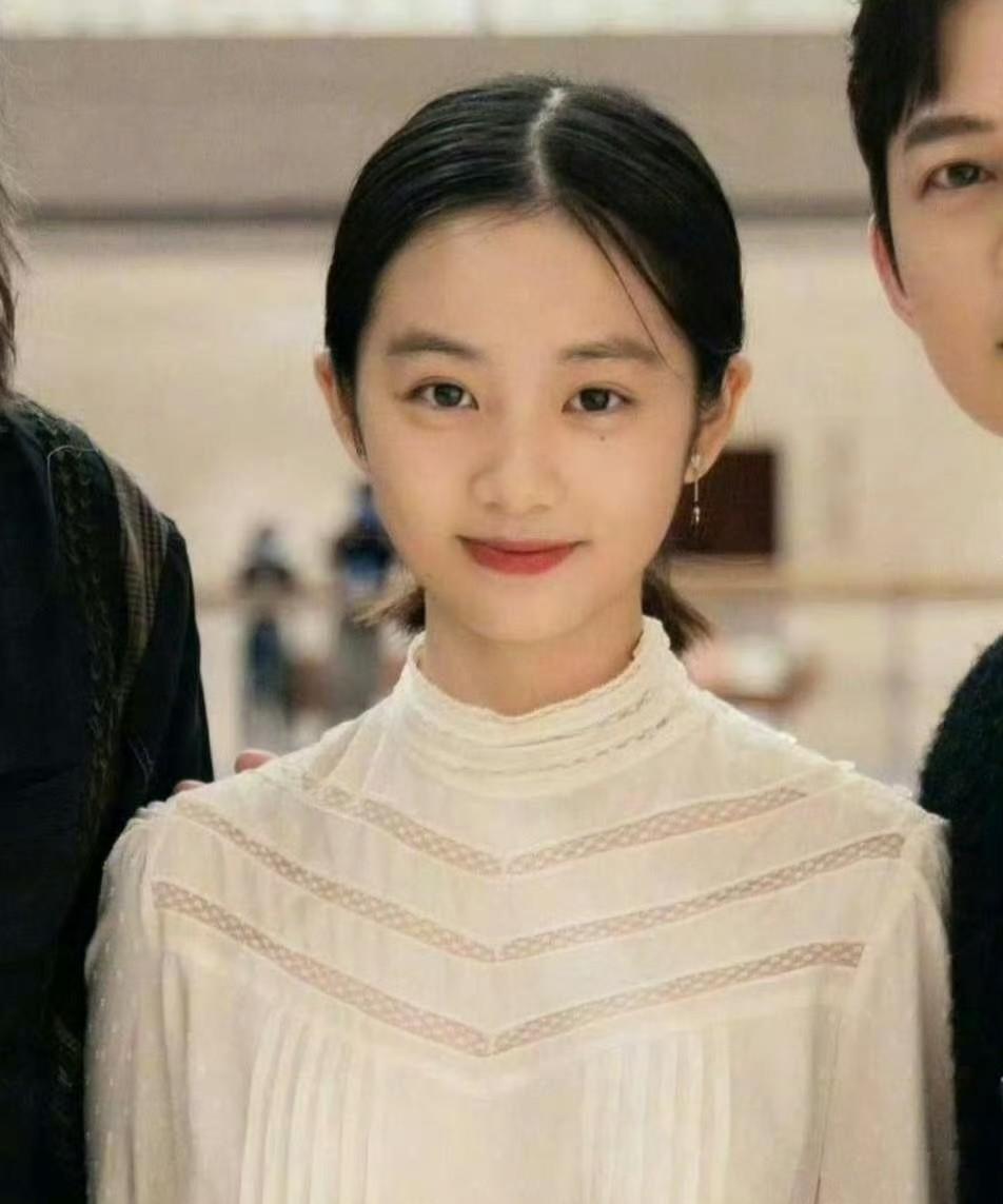 你真的是糊涂呀不是你送多多去美国读书，也不是你送她进娱乐圈，而是她5月才进的纽