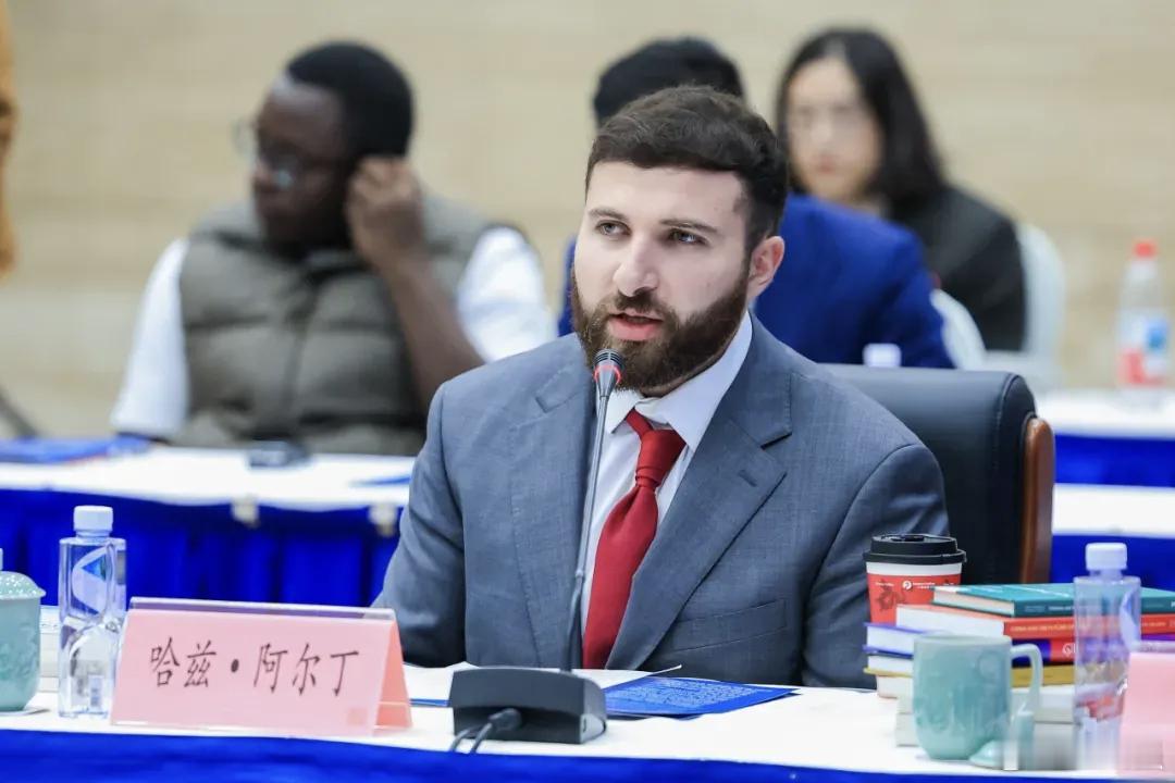 美国外国人看中国【美利坚共产党执行主席访华后，狂赞中国！】来源:人大重阳202