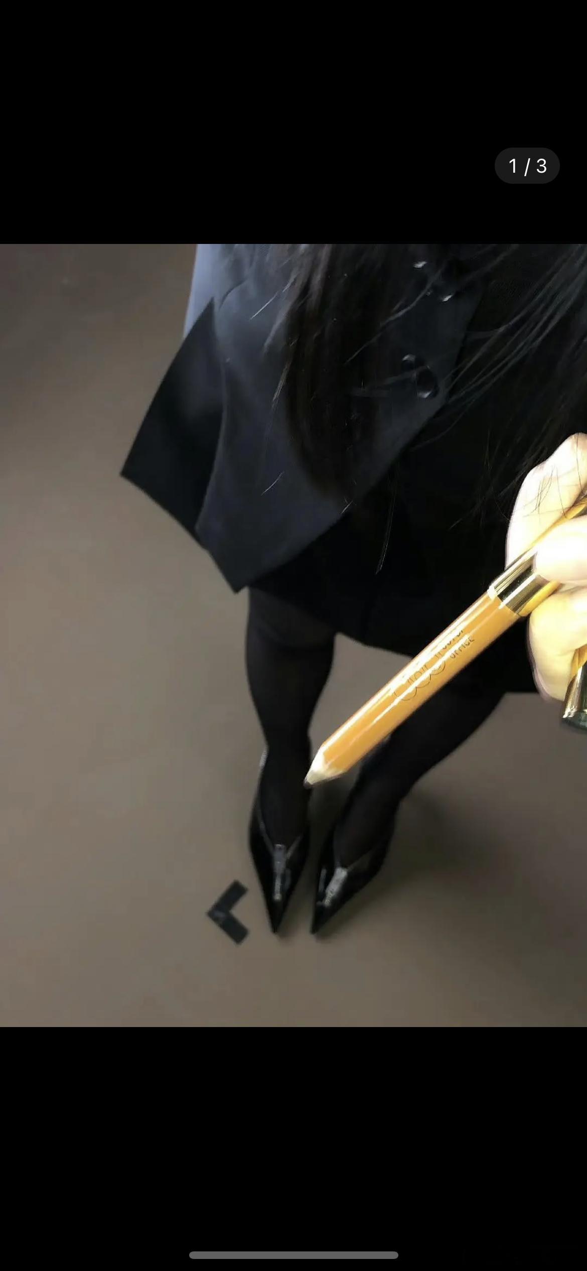 虞书欣要不还是接个正经代言吧，为了一个30的修容笔拍成这样好心酸​​​