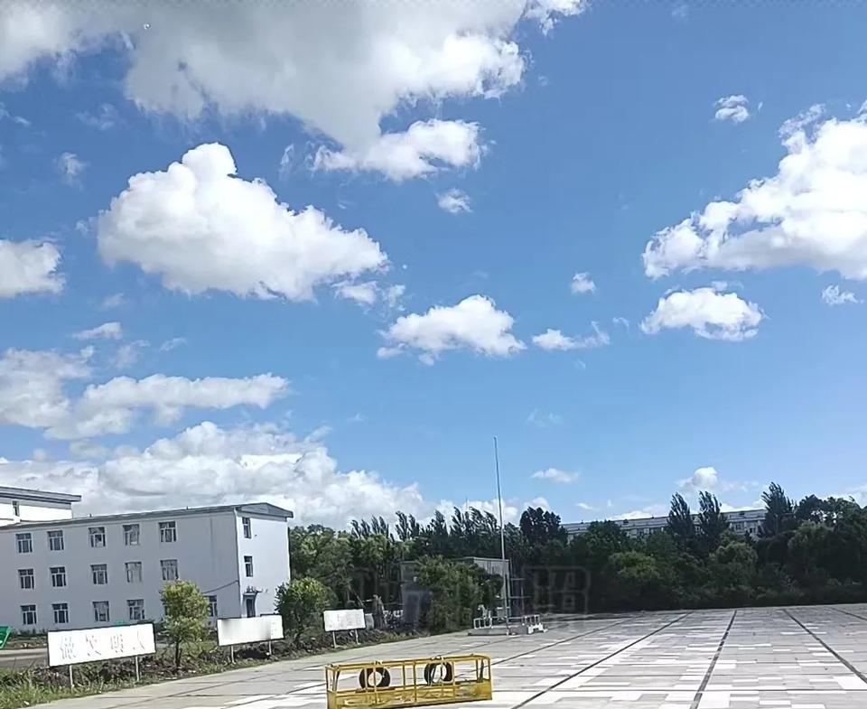 想不到现在的生活竟然过成了这样。早上起来，已不见了后老头的影子，他去锻炼去了