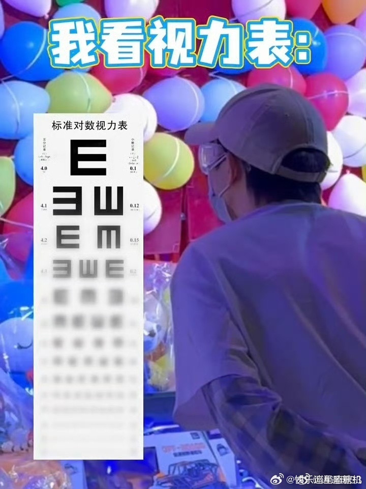 周深挑战夜市游戏我和周深的共同点再次+1，他逛夜市玩射击小游戏的样子完全是我逛