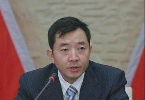 清华反腐书记陈行甲，在母校演讲时毫不避讳：“我走到今天，从来没有给历任书记、市长