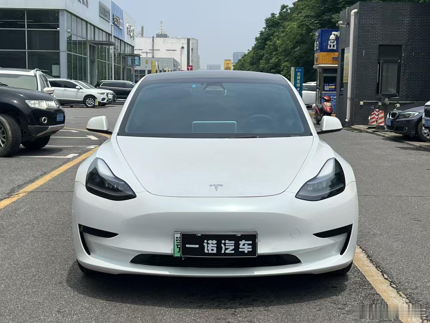 特斯拉已交付我竟然忘了拍合影了这大哥特别信任亏钱也亏的我舒服哈哈哈哈卖了