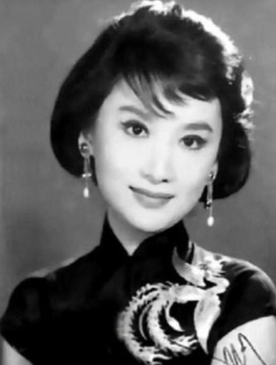 1962年，61岁的梁思成，迎娶小自己27岁的助手林洙。新婚夜，梁思成对