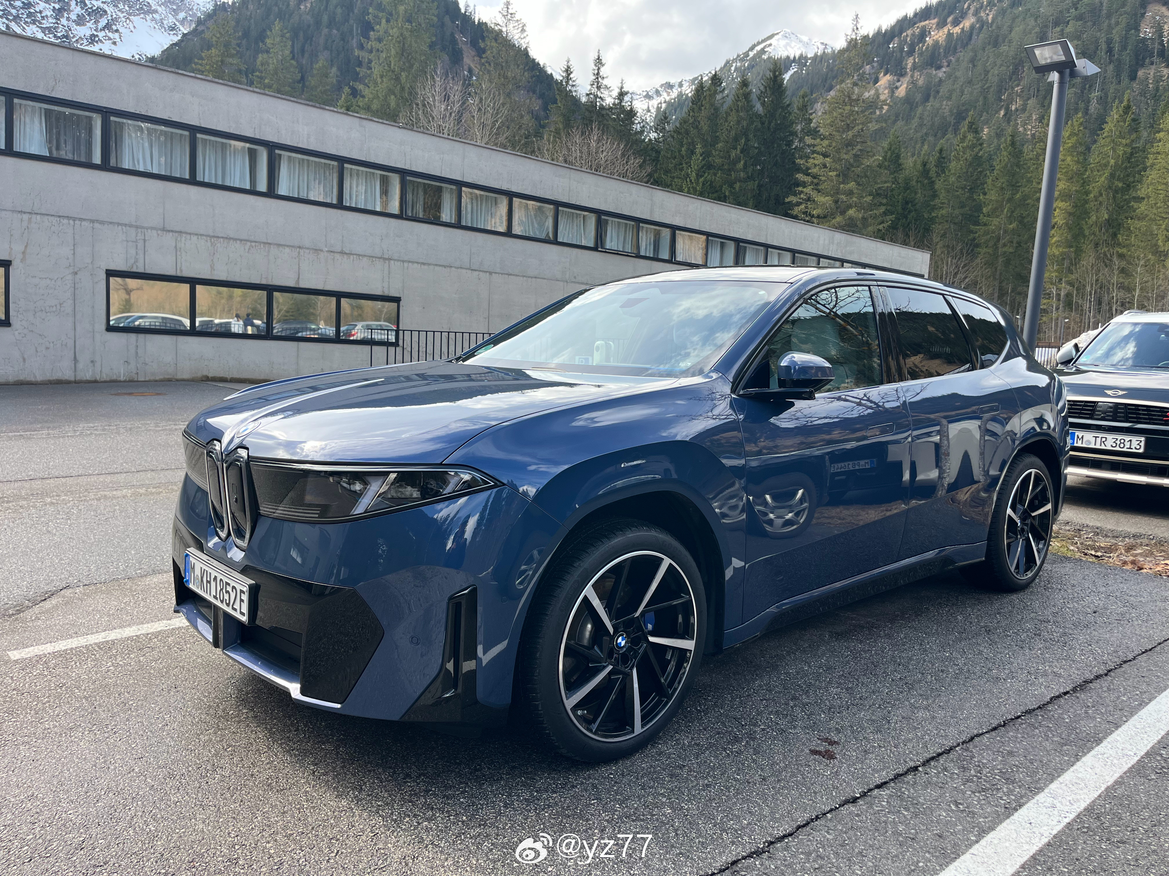 新iX3这车我挺喜欢，但这玩意到了国内还真不一定好卖，因为理想i6实在是太牛逼了