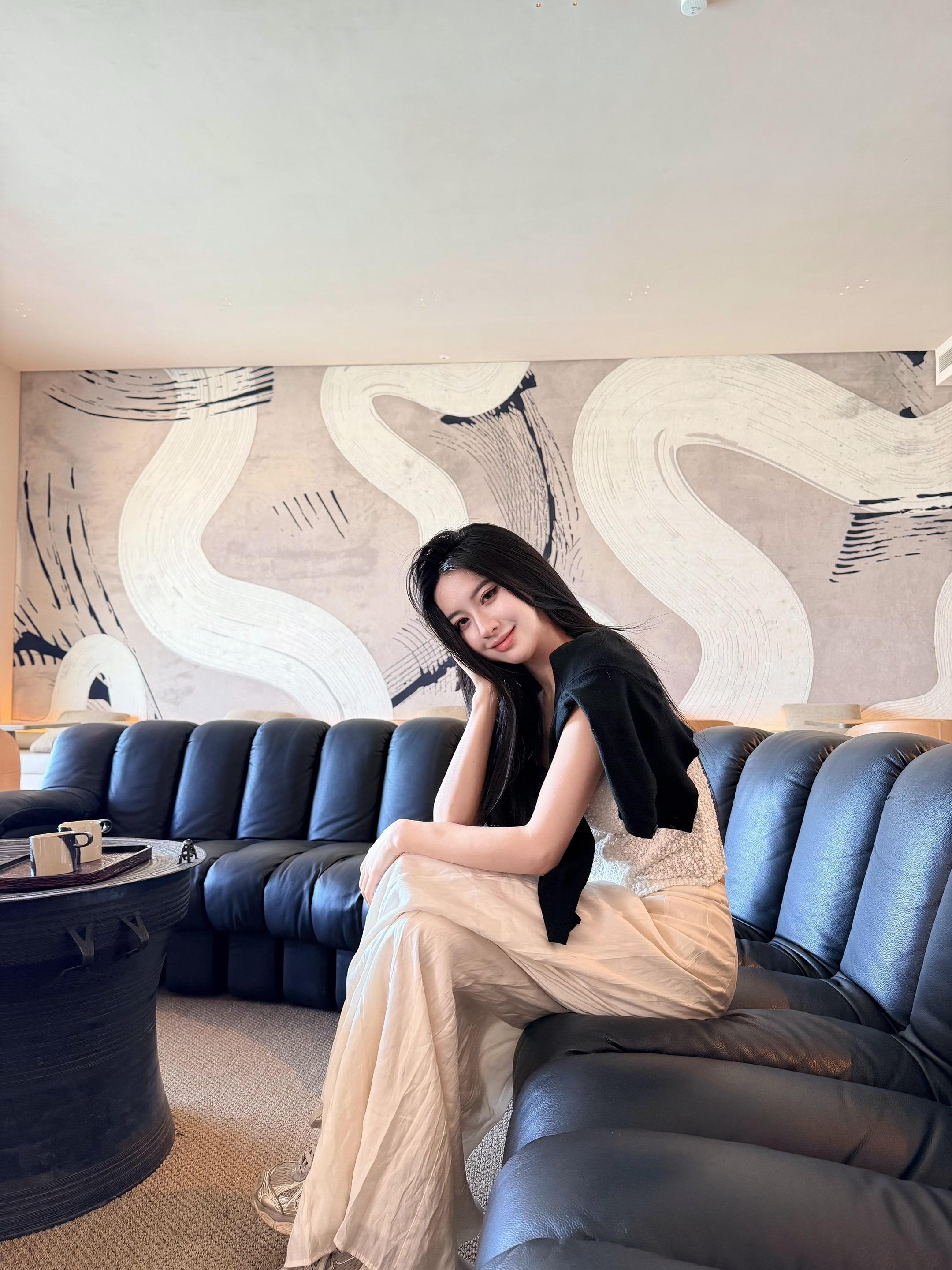 世界上不缺恋人 和漂亮的人 缺的是真正对你好的人 会问你累不累的人 待你如初的人