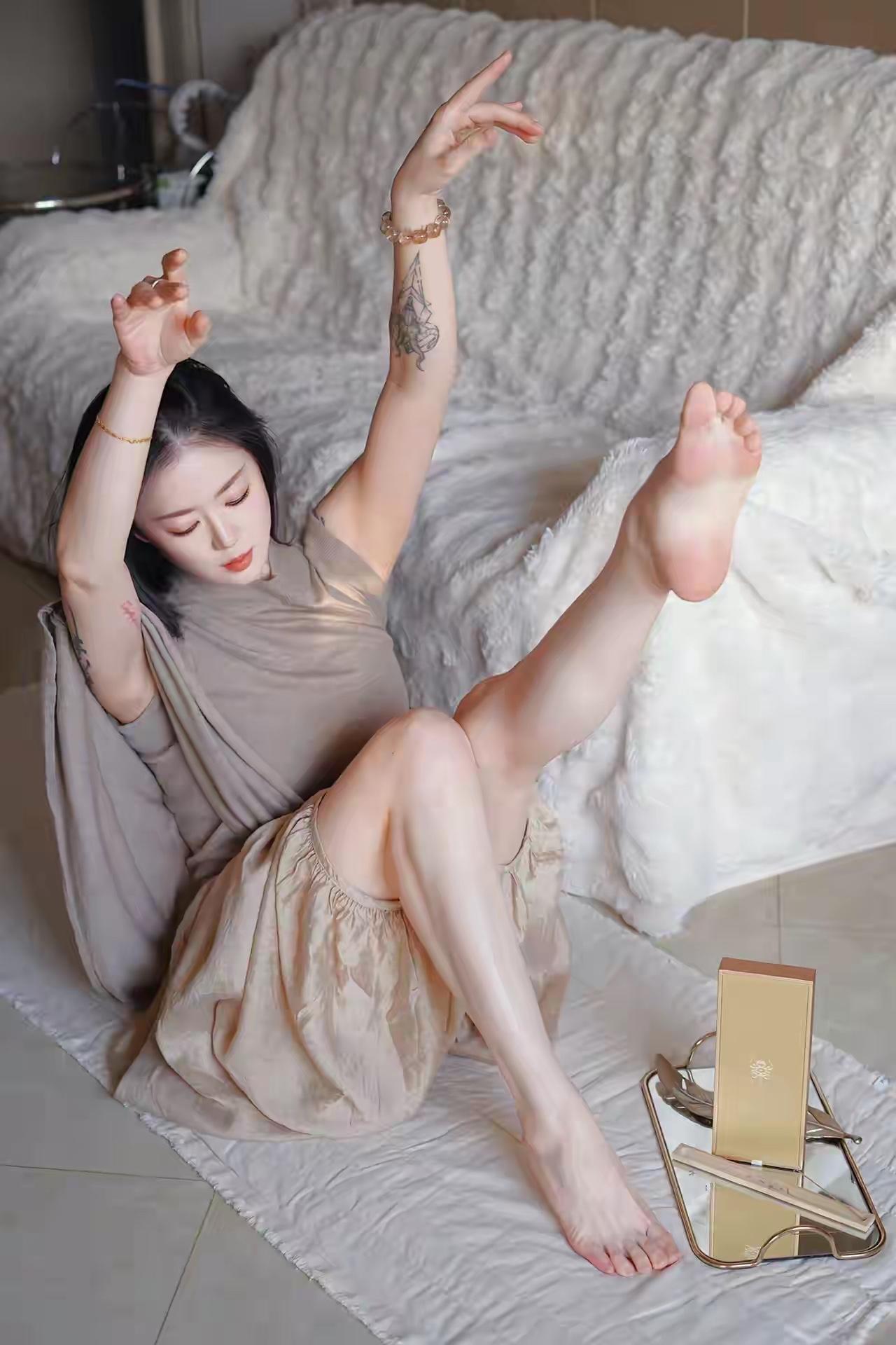 居家瑜伽健身瑜伽日常动作美女日常瑜伽瑜伽休息日常瑜伽训练瑜伽运动休闲瑜