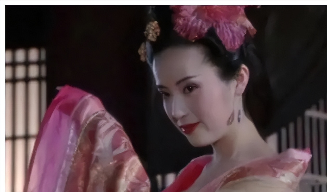 公元626年，李世民砍了李建成脑袋后，急匆匆赶到大嫂玳姬宫里，一把将玳姬按在床上