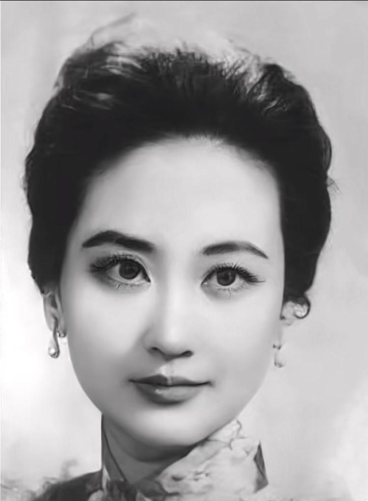 一代名将孙立人和干女儿黄正互相爱慕，即将修成正果之时，蒋经国下令将黄正关了十年。