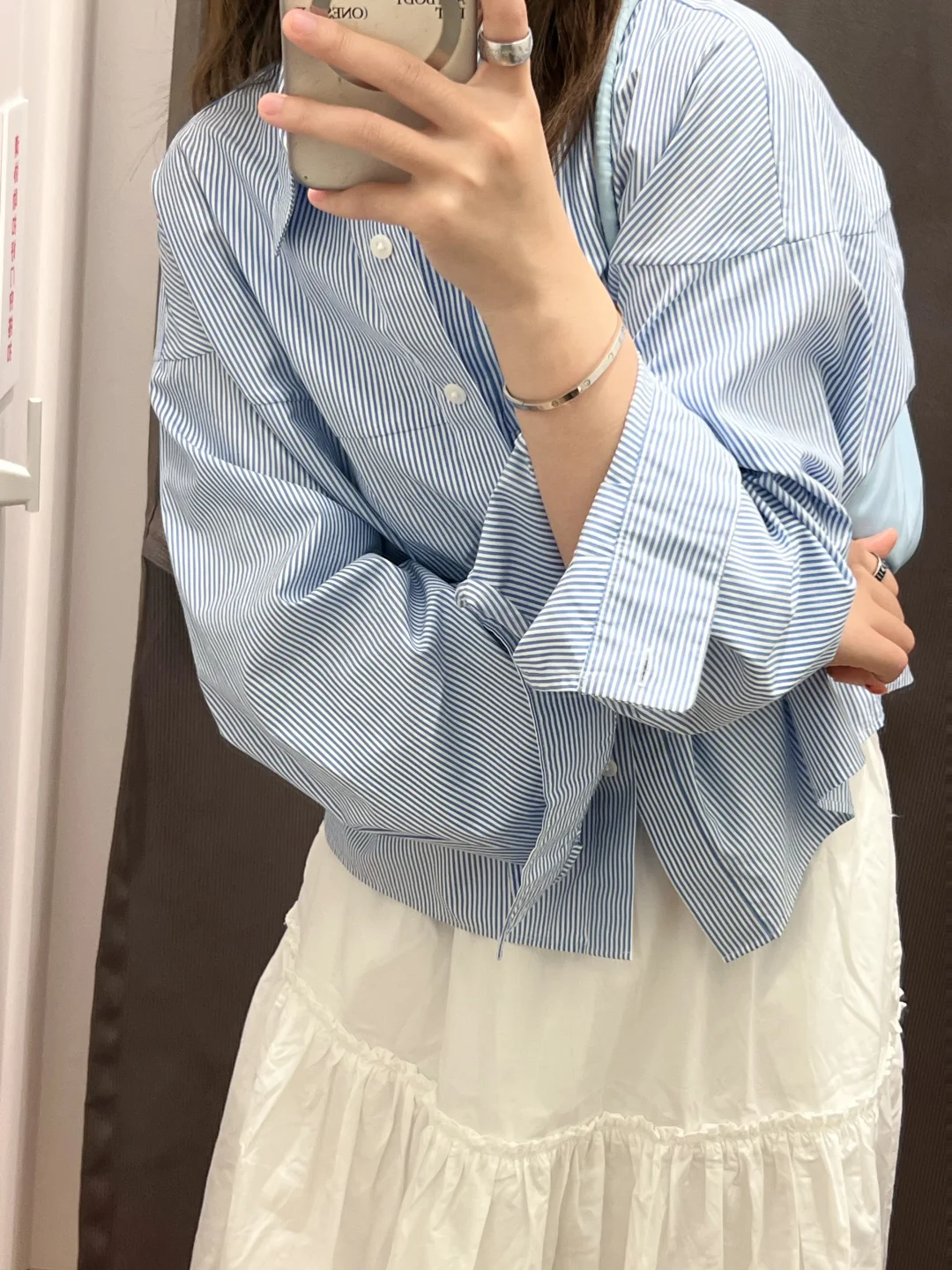 优衣库｜姐妹们，蓝or白衬衫极限二选一！选谁