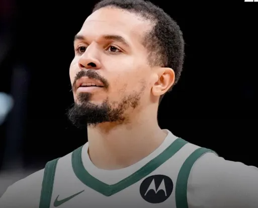 消息人士透露，菲尼克斯太阳队已经裁掉了后卫科尔-安东尼。写道，在本赛季的交易截