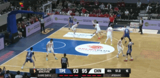 上海男篮双子星国家队表现却完全相反，李弘权打台北一战证明了自己，而张镇麟依然拉跨