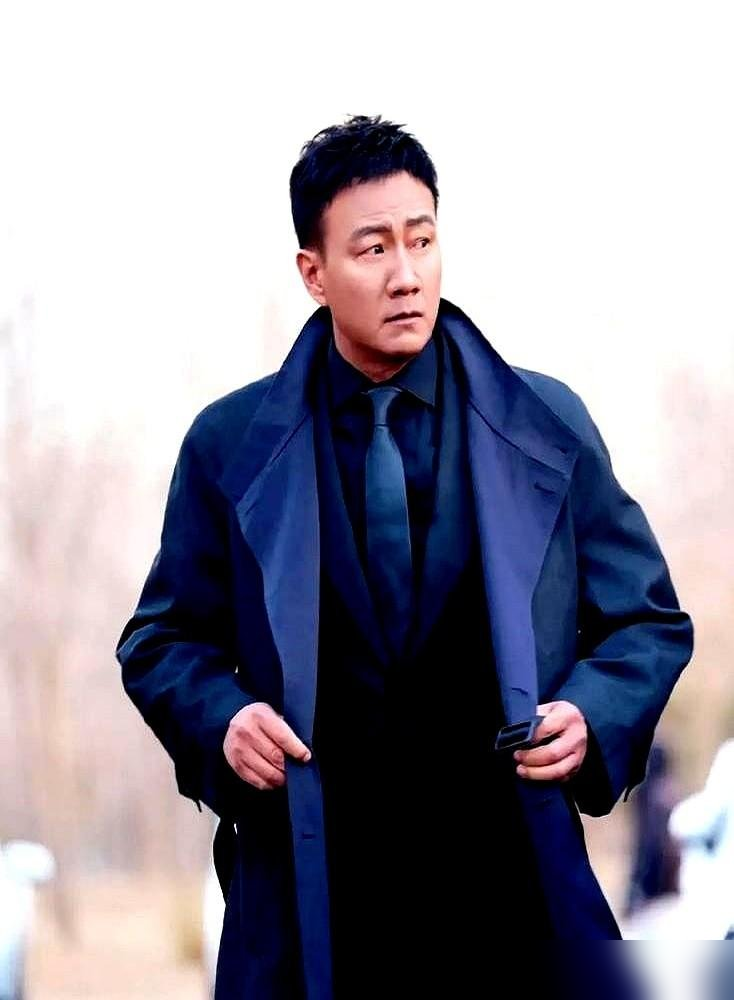 胡军李乃文去探班欧豪，被临时抓去客串俩保安，连句词儿都没有。结果往门口一站，欧豪直接演不下去了，愣在