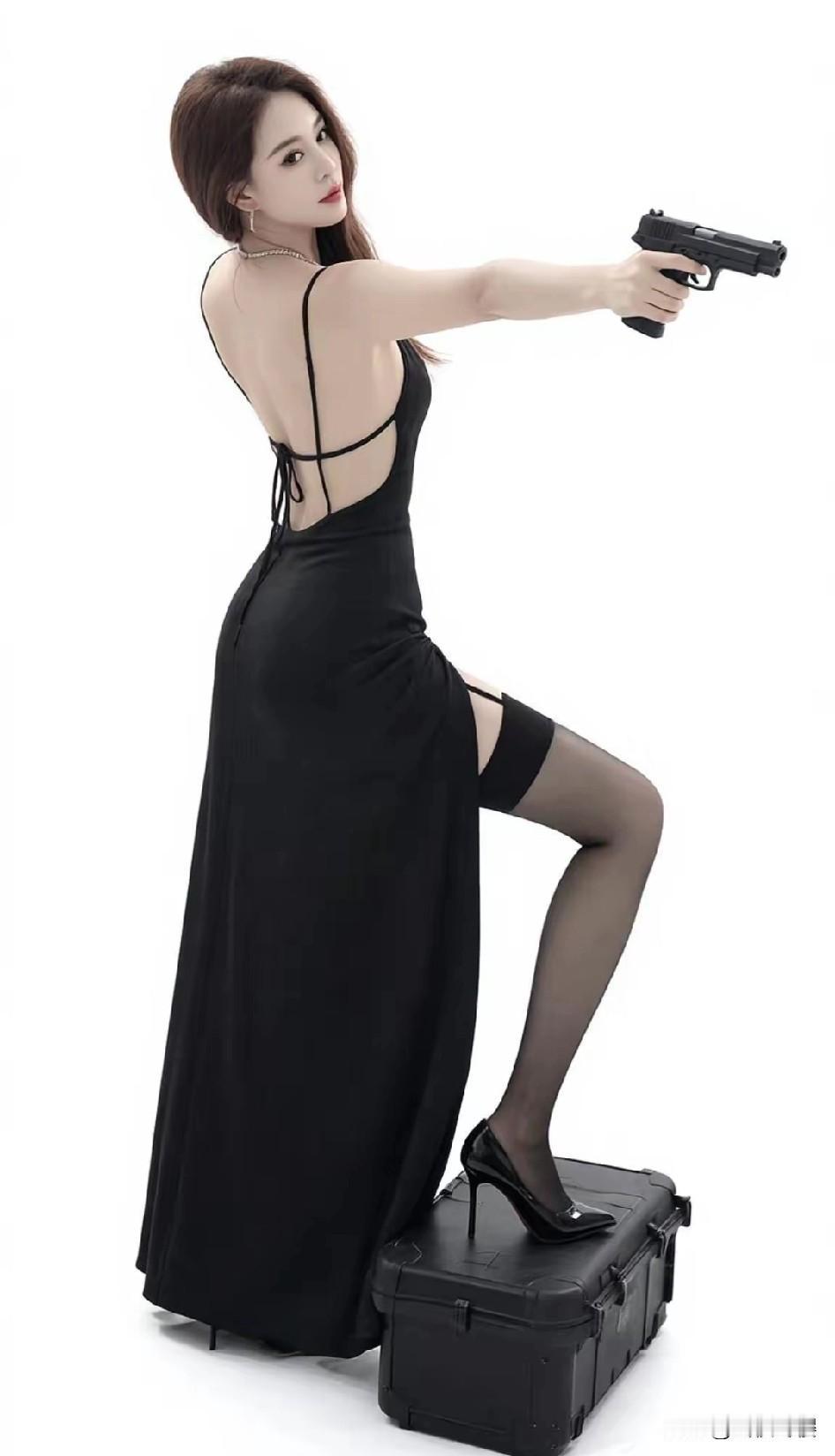 女性人像摄影作品如何有高级感?这个杀手有点冷…[墨镜][墨镜][墨镜]