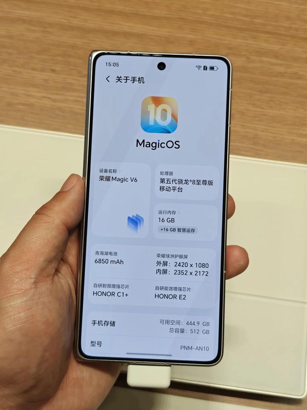 荣耀MagicV6线下抢先体验，聊聊我的初体验提前在线下门店上手了荣耀马上要发