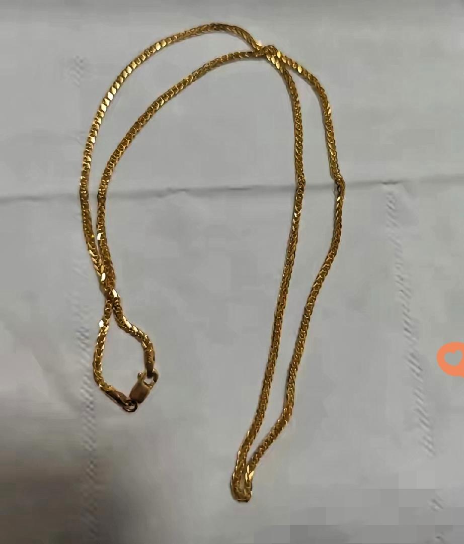 金价飙到900多，我拿着十年前中国黄金买的项链去变现，结果直接傻了眼！当年